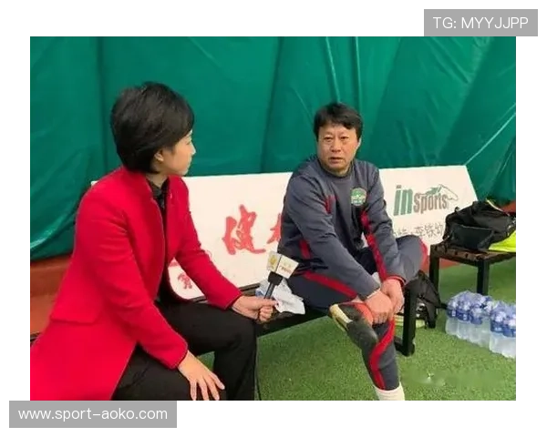 昔日足球传奇人物重温辉煌岁月 记忆中的经典瞬间与独特风采