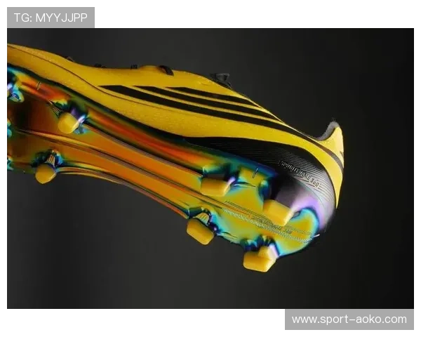 浙江队为球星量身定制专属足球鞋 展现个性与实力的完美结合