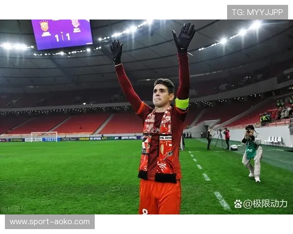 足球球星绯闻曝光：豪门球员与女星暧昧关系引发媒体热议